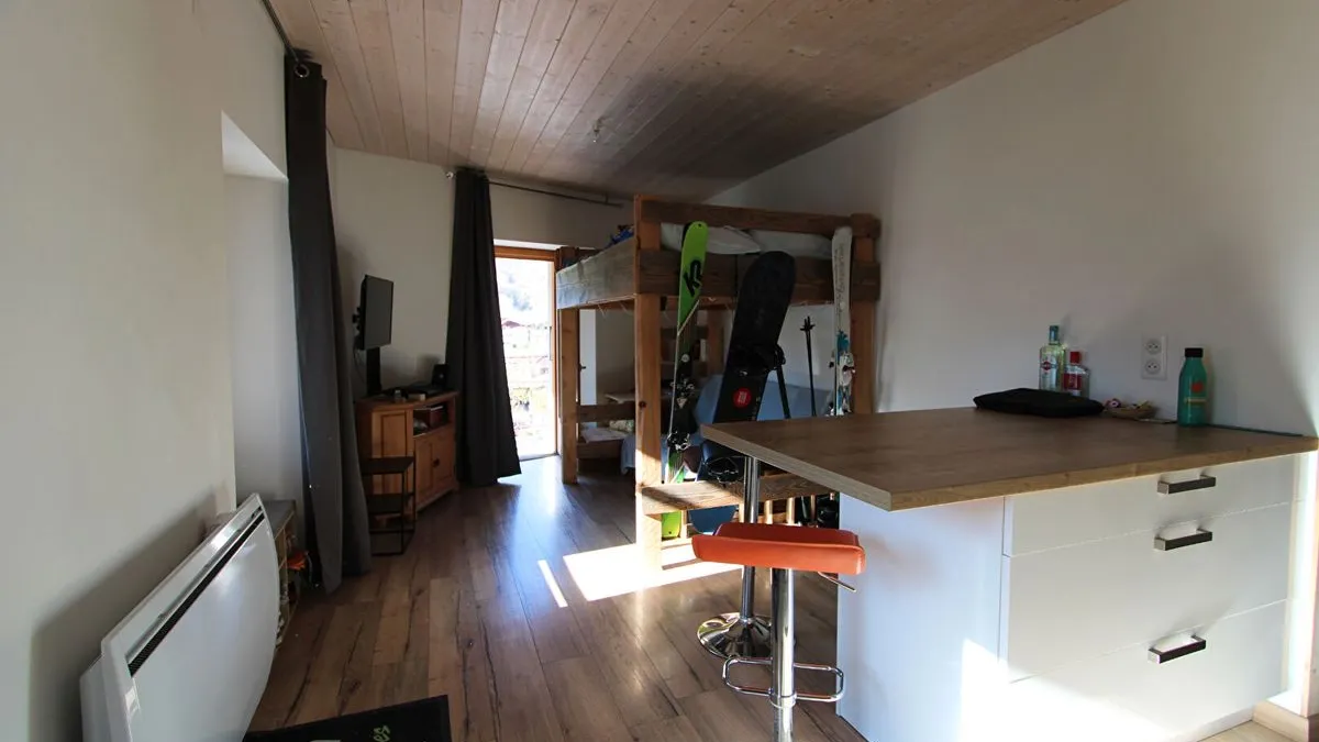 Photo 1