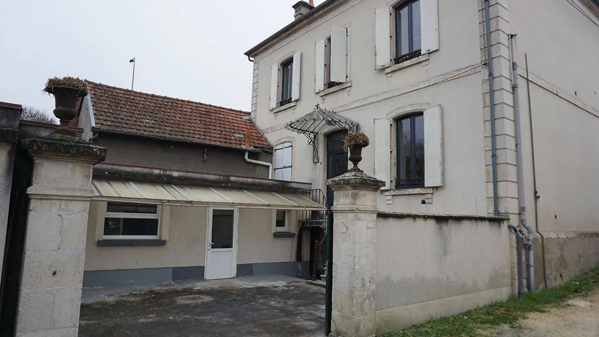 Photo 1
