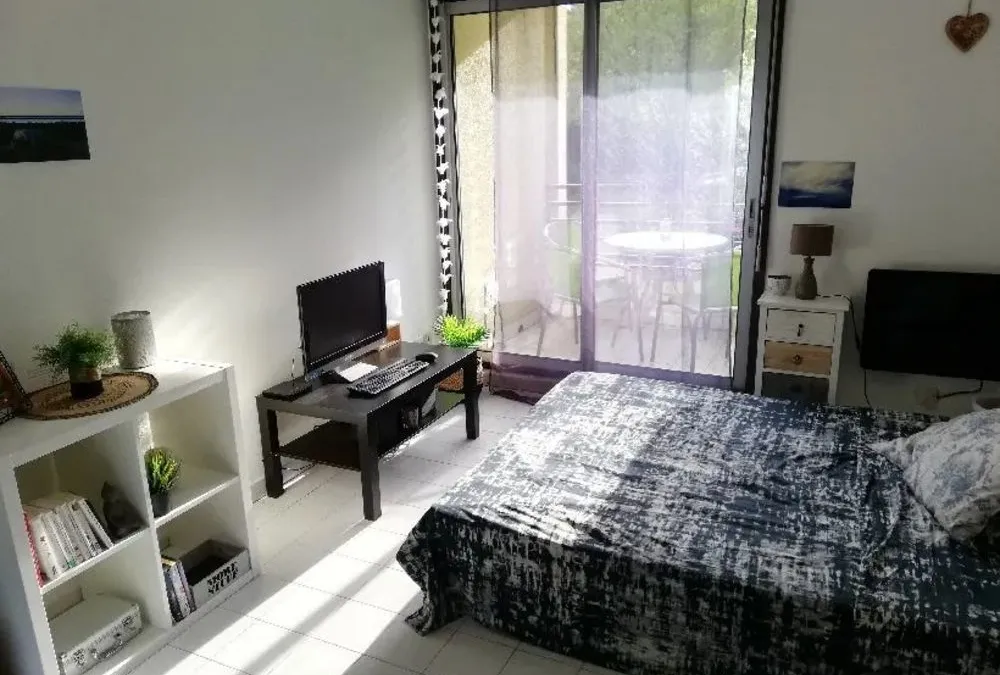 Photo 1