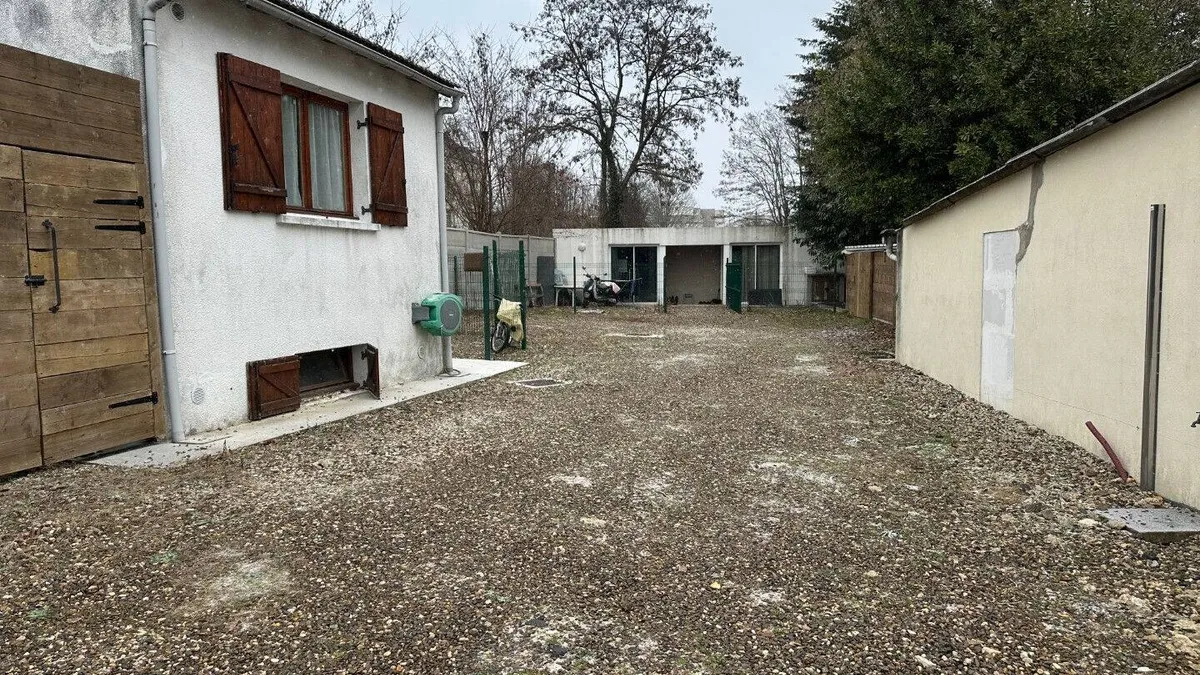 Photo 1