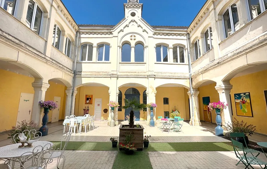Photo 1