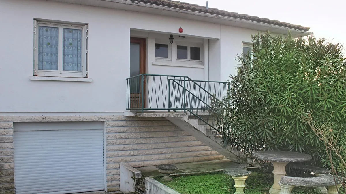 Photo 1