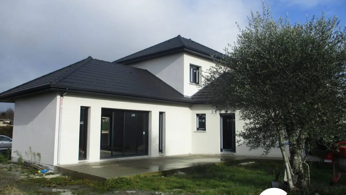 Photo 1
