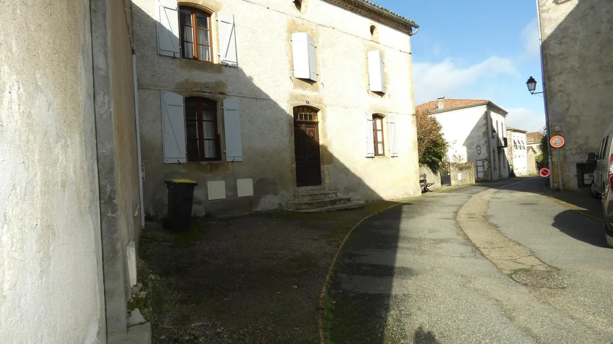 Photo 1