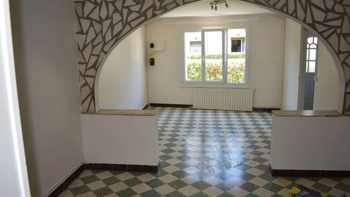 Photo 1