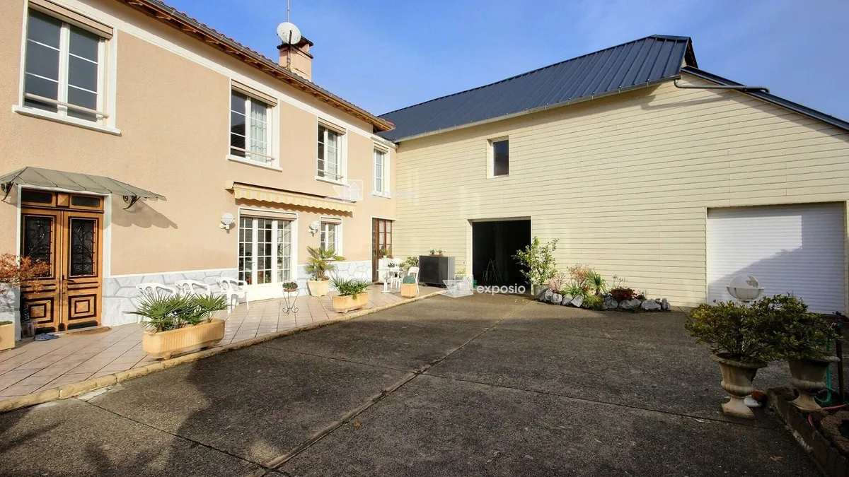 Photo 1