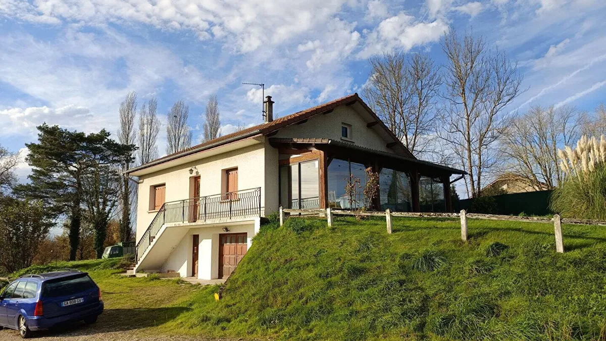 Photo 1
