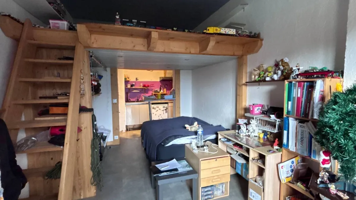 Photo 1