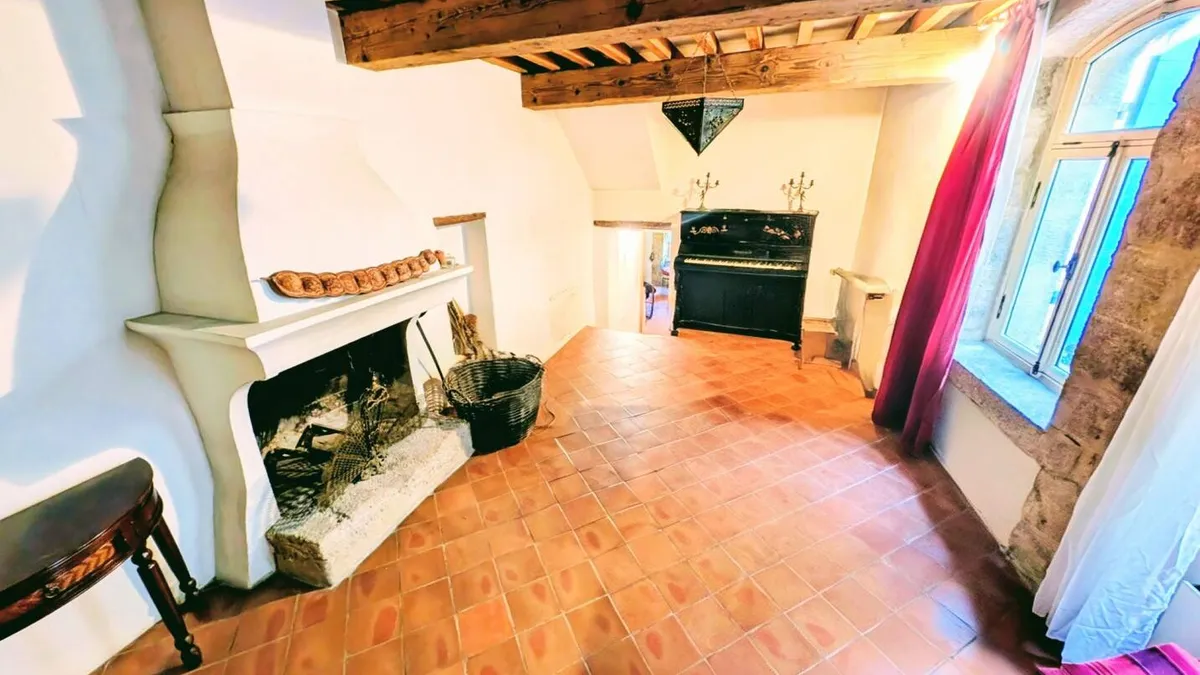 Photo 1