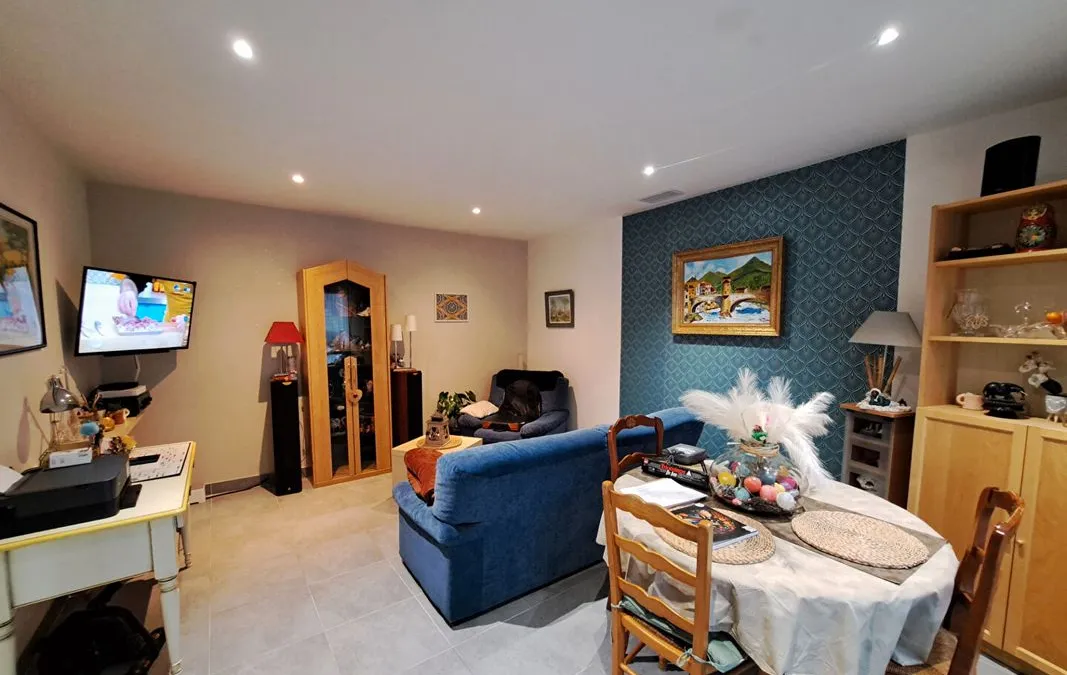 Photo 1