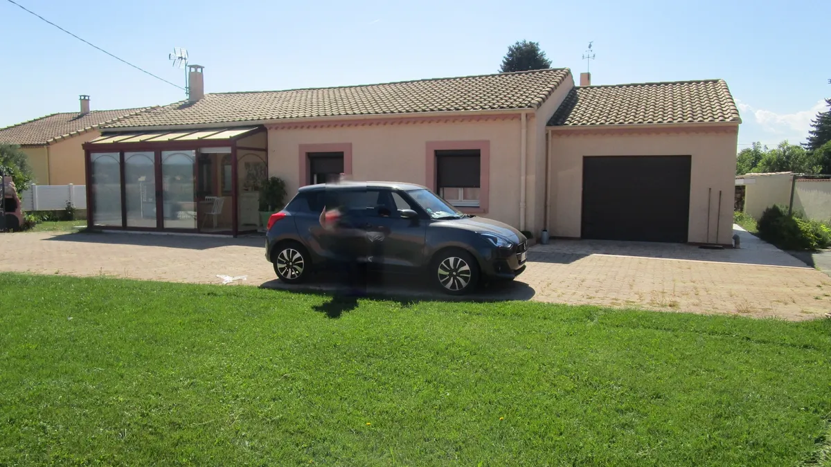 Photo 1