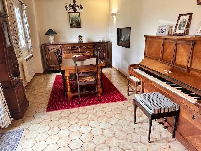 Photo 10