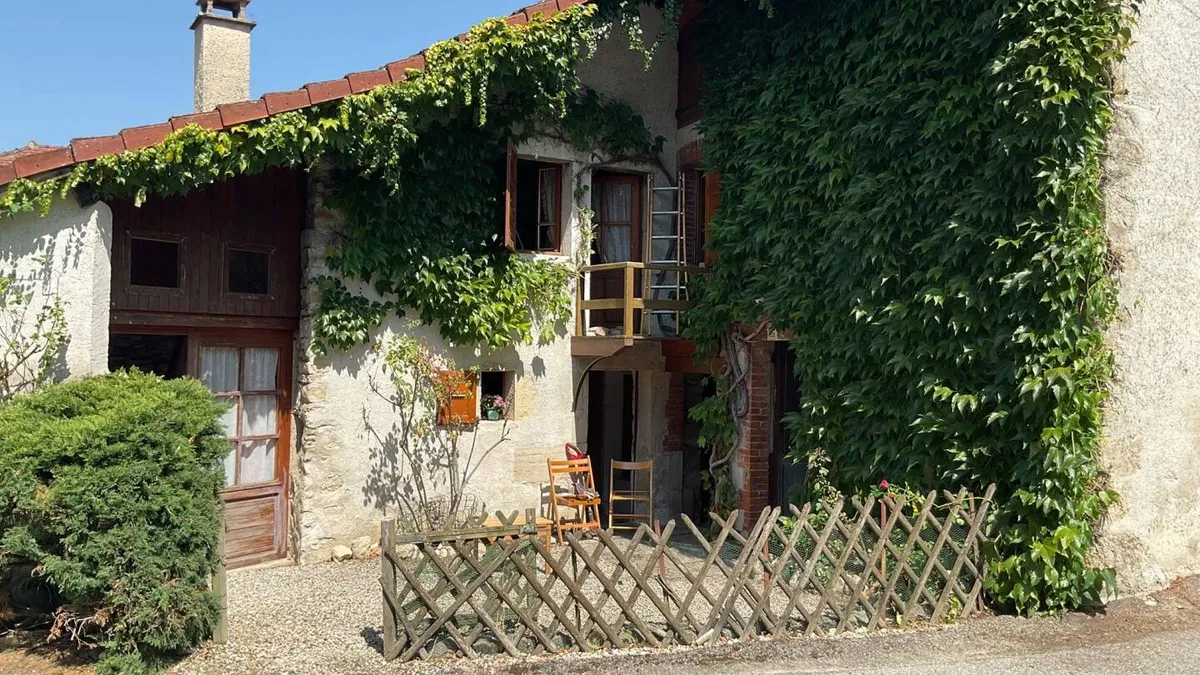 Photo 1