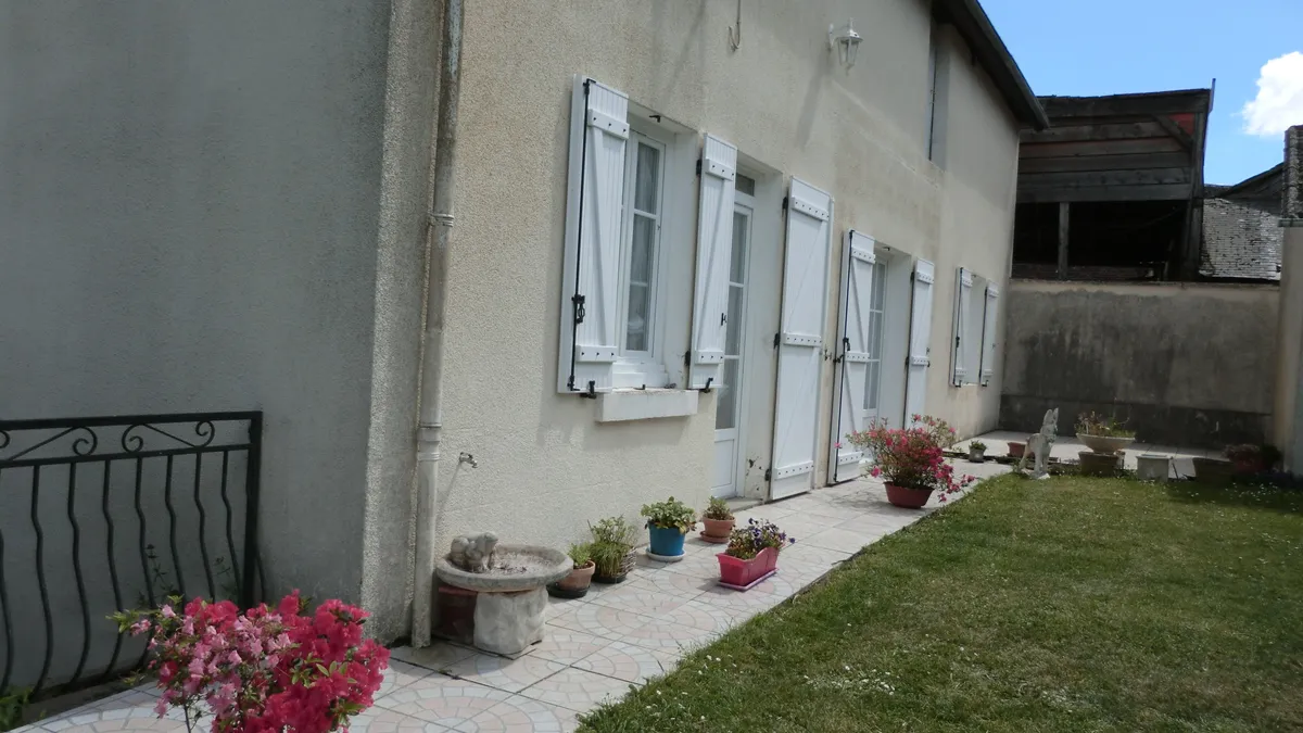 Photo 1