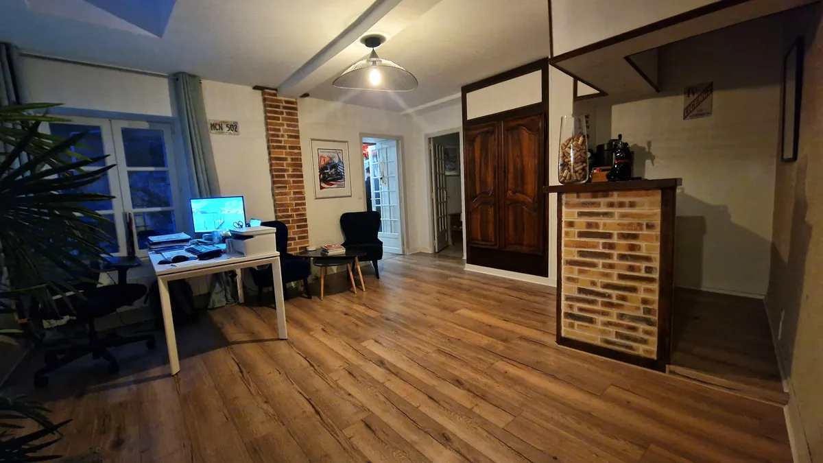 Photo 1