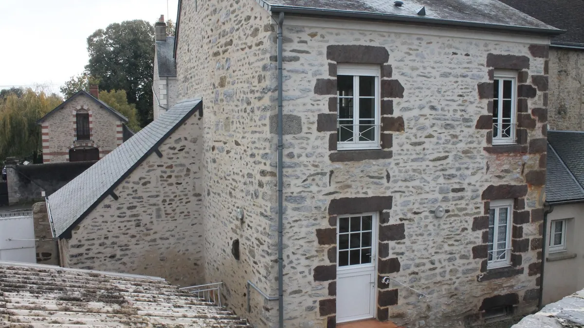 Photo 1