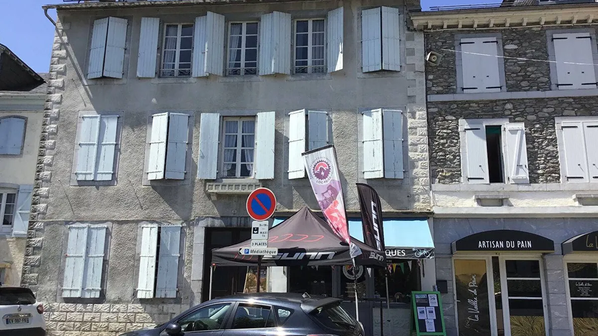 Photo 1