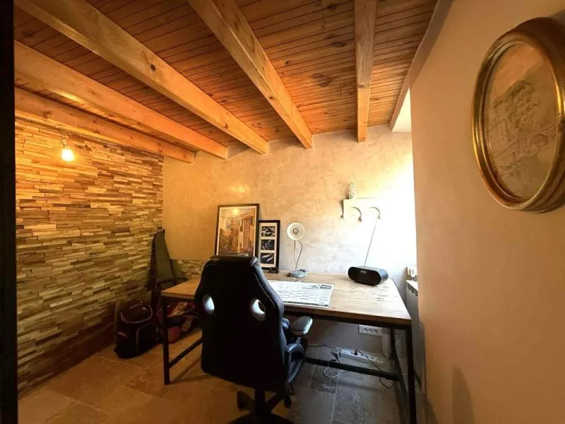 Photo 8