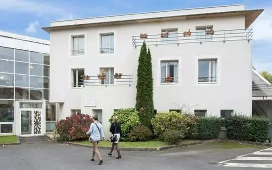 Photo 1