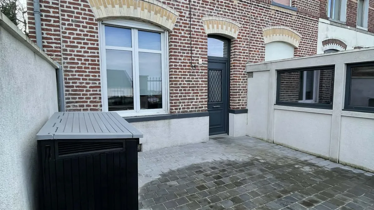 Photo 1