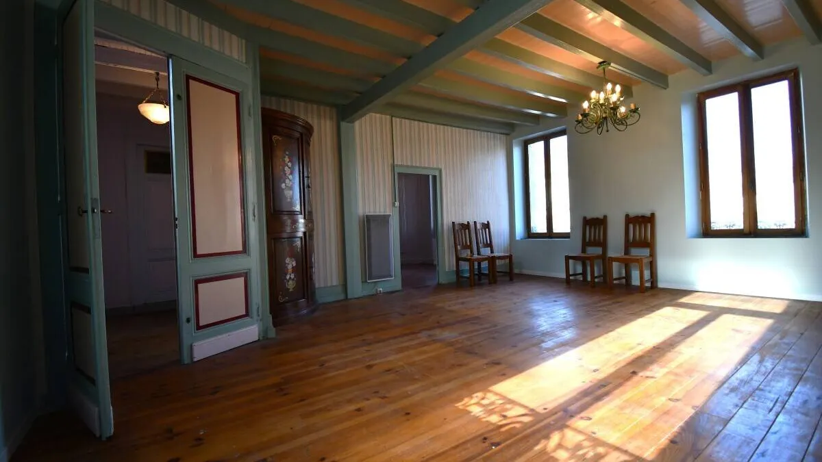 Photo 1