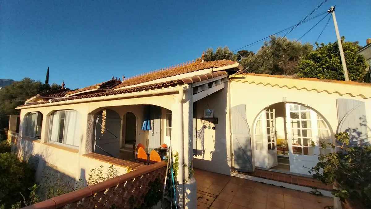 Photo 1
