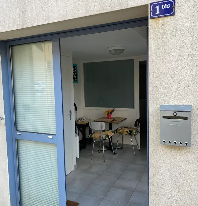 Photo 1