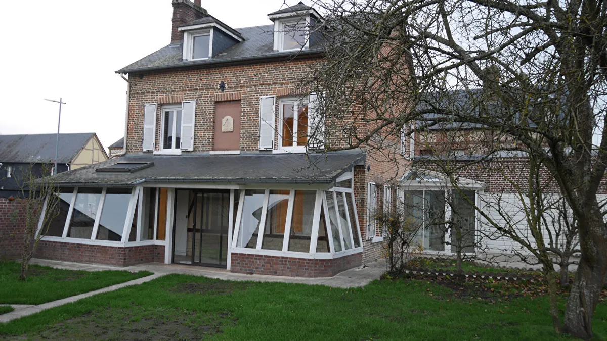 Photo 1