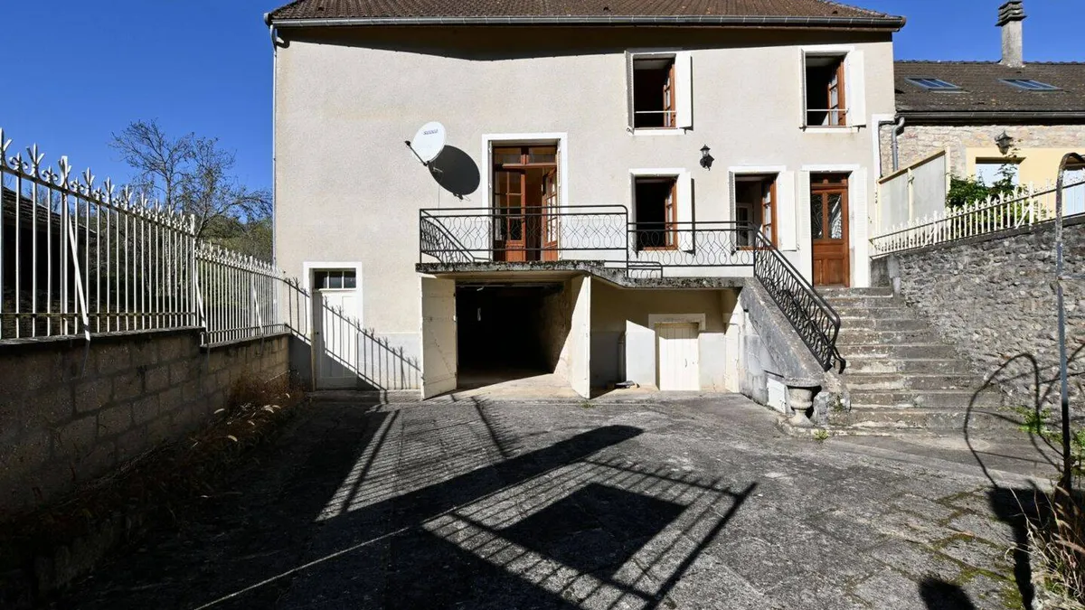 Photo 1