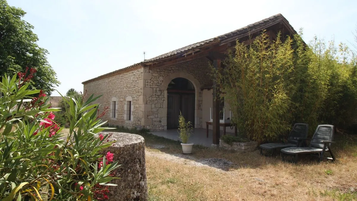 Photo 1