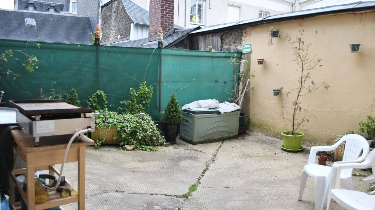 Photo 1