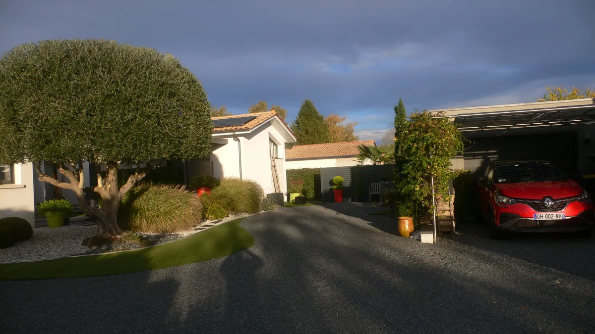 Photo 10