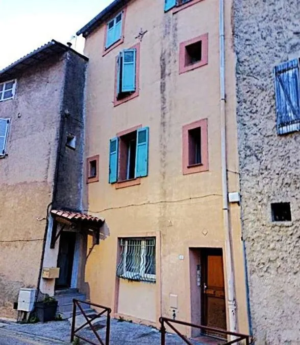 Photo 1