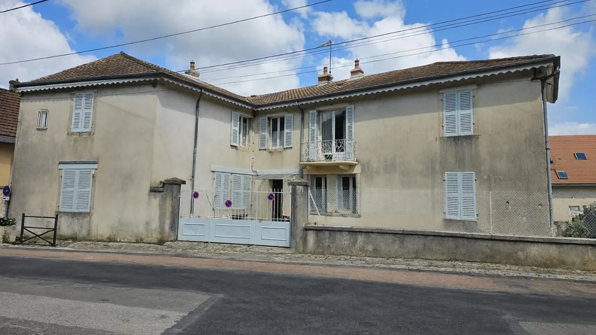 Photo 1