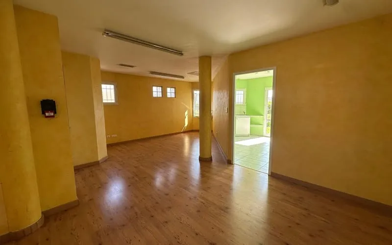 Photo 1