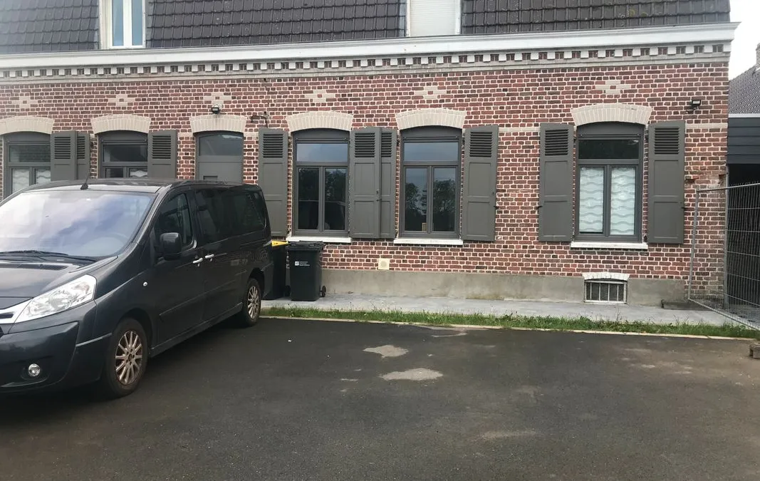Photo 1
