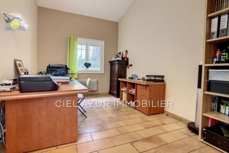 Photo 11