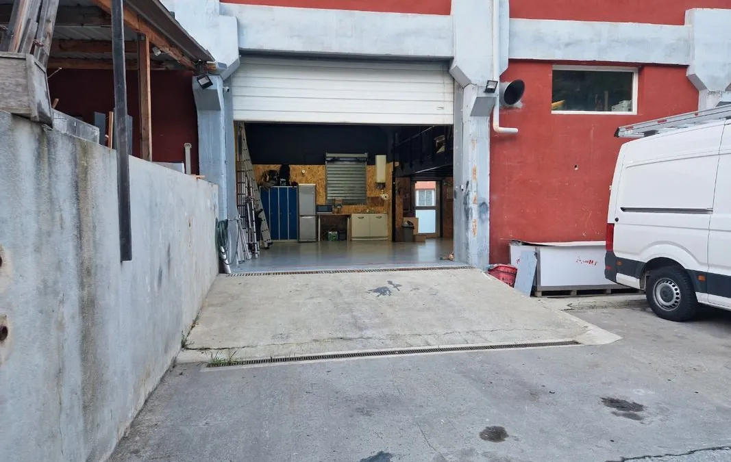 Photo 1