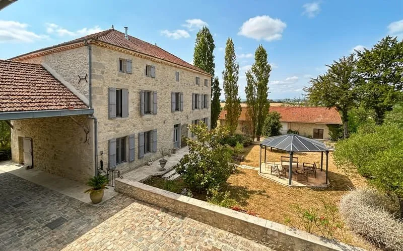 Photo 1