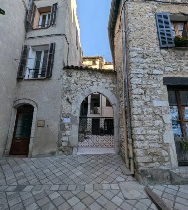 Photo 1