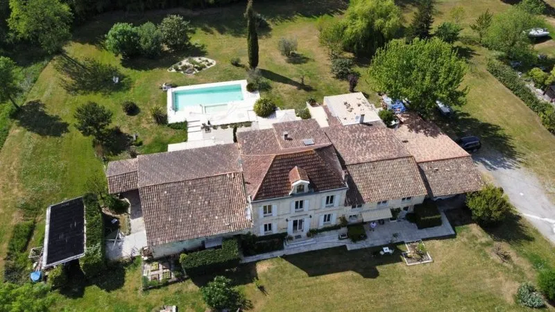 Photo 1
