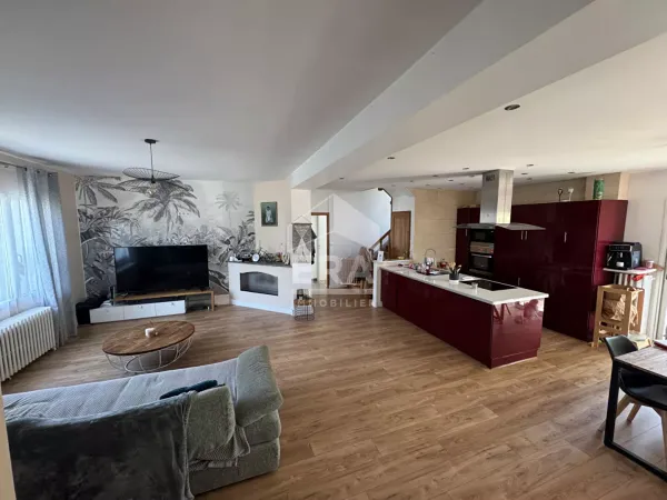 Maison 8 pièces 227 m²