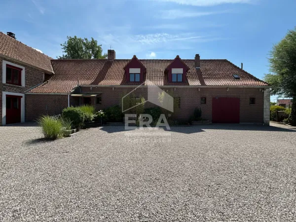 Maison 16 pièces 338 m²