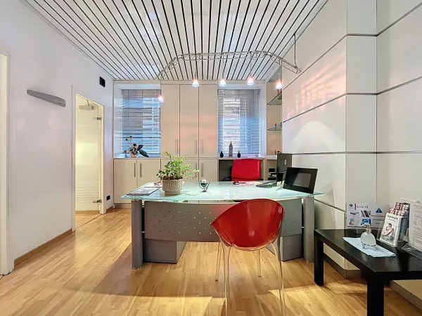 Bureaux 8 pièces 100 m²