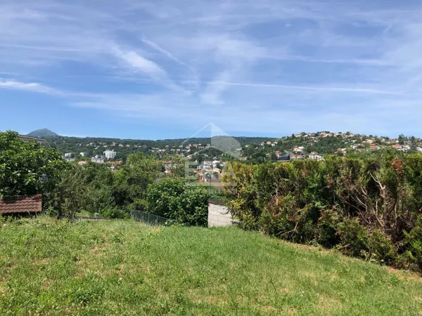 Terrain 536 m²