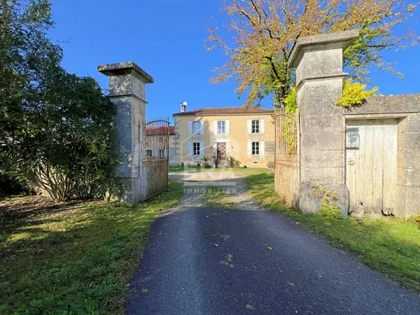 Maison 7 pièces 280 m²
