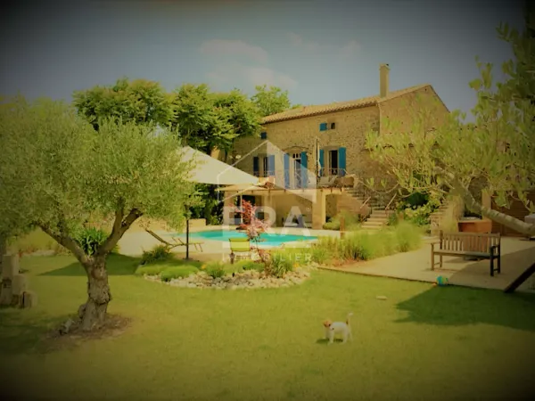 Maison 7 pièces 326 m²