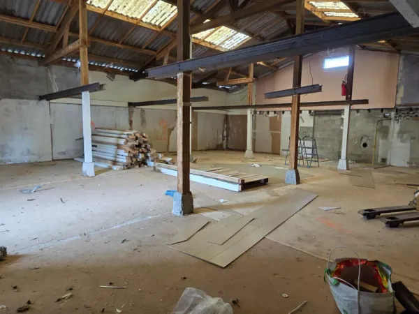 Local 1 pièce 200 m²