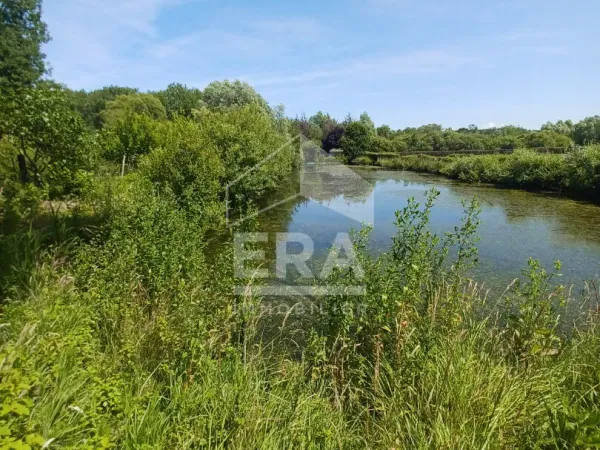 Terrain 3700 m²