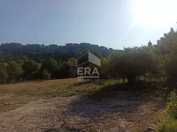 Terrain 701 m²